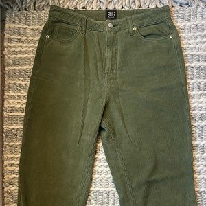 BDG by urban outfitters green corduroy pants, mom high rise, size 28